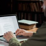 Peer review od kuchni: jak działa recenzja naukowa i dlaczego warto jej zaufać