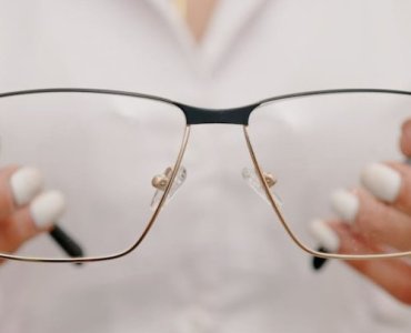 Prostokąt, który wysmukla: idealne oprawki dla okrągłej twarzy