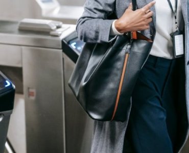 Miękka shopperka do pracy: styl, pojemność i komfort na co dzień