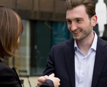 Rozstanie z klasą: jak profesjonalnie i empatycznie zakończyć współpracę z pracownikiem