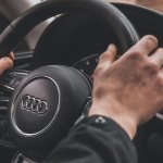Luz na kierownicy: skąd się bierze i jak go szybko zdiagnozować?